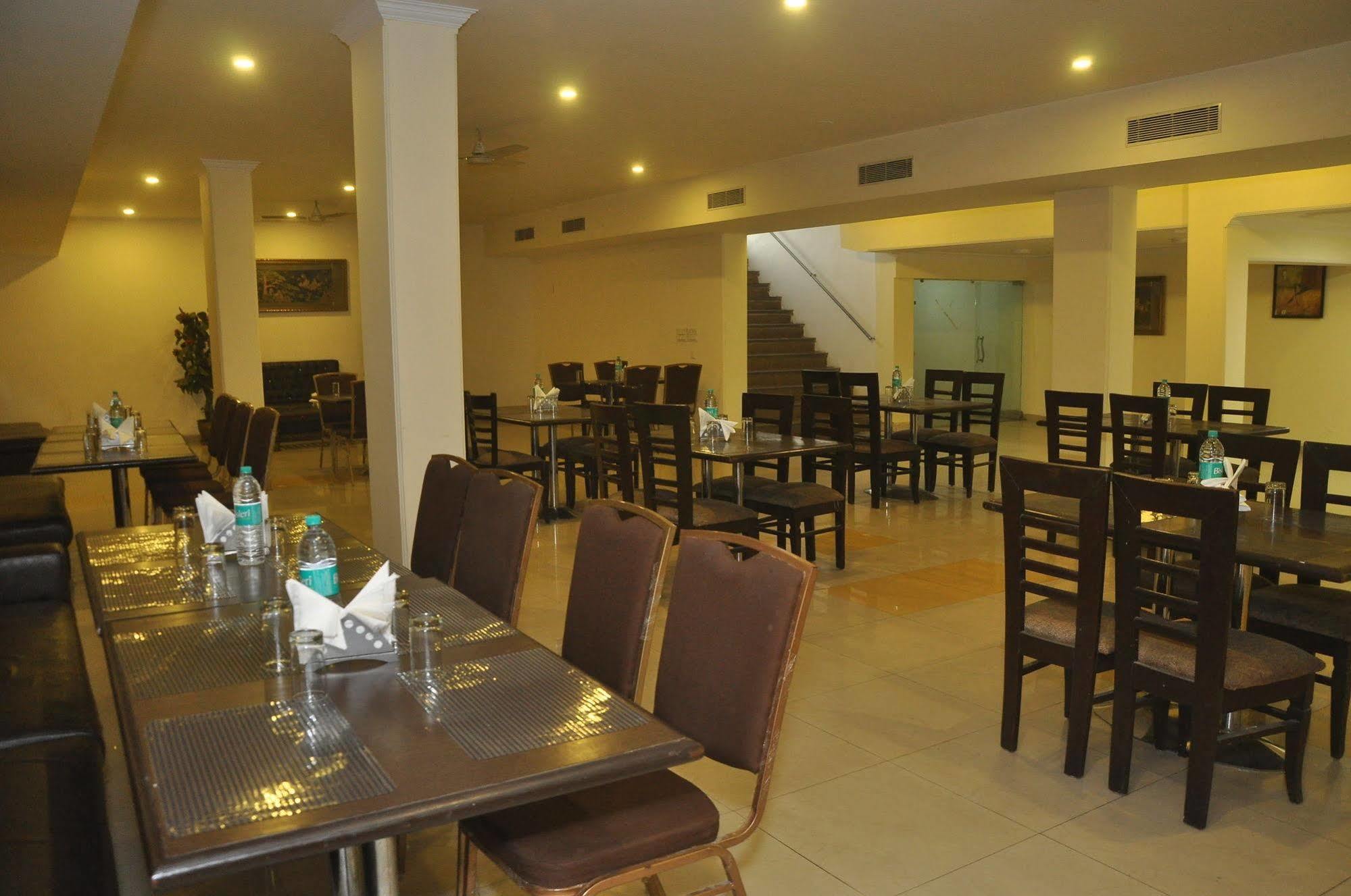 Fairmint Global Hotel New Delhi Exterior photo