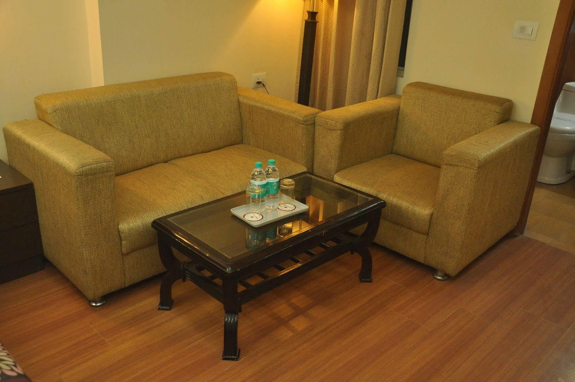 Fairmint Global Hotel New Delhi Exterior photo