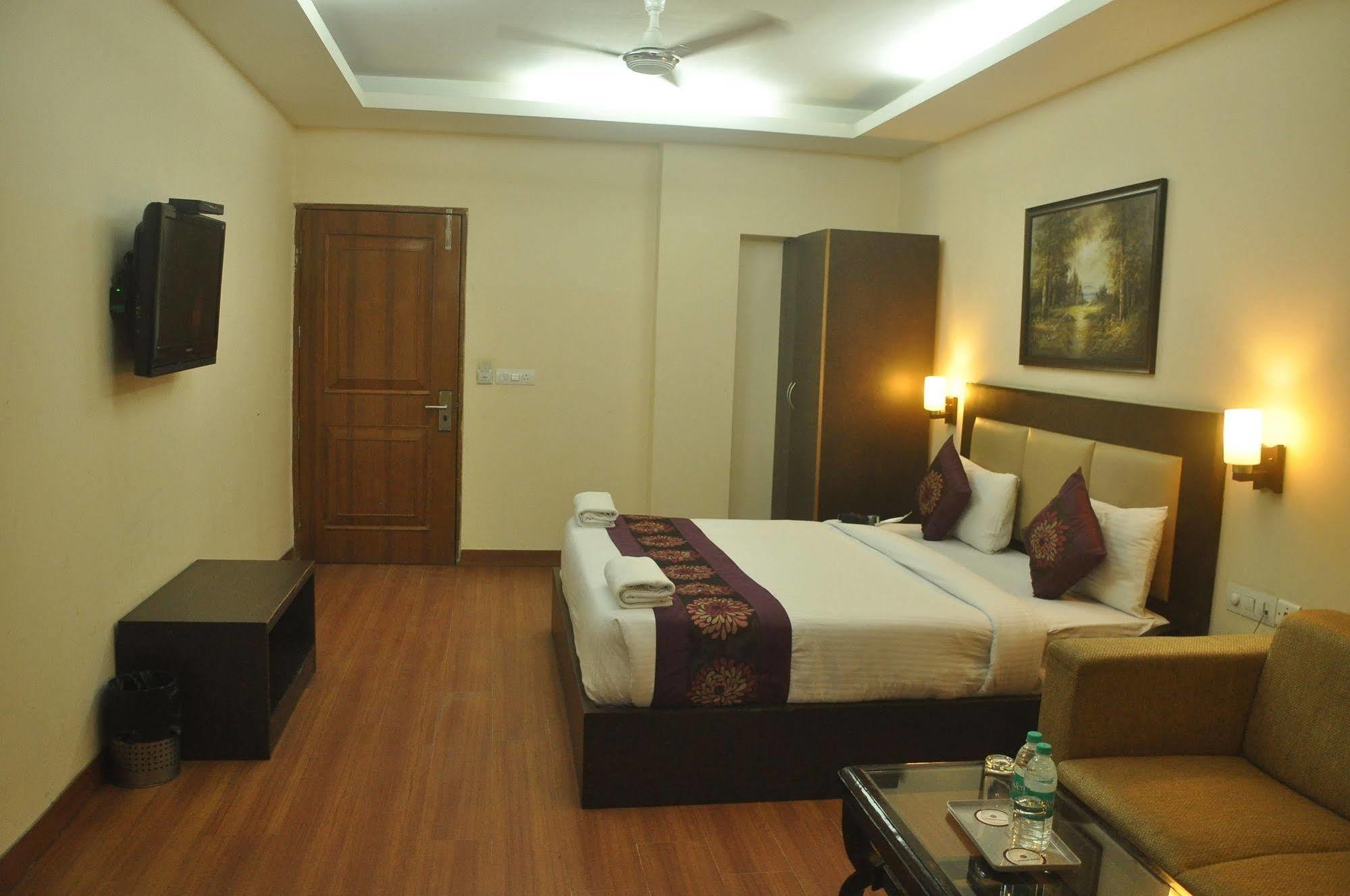 Fairmint Global Hotel New Delhi Exterior photo