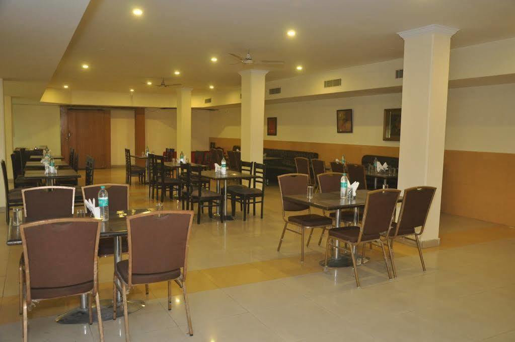 Fairmint Global Hotel New Delhi Exterior photo
