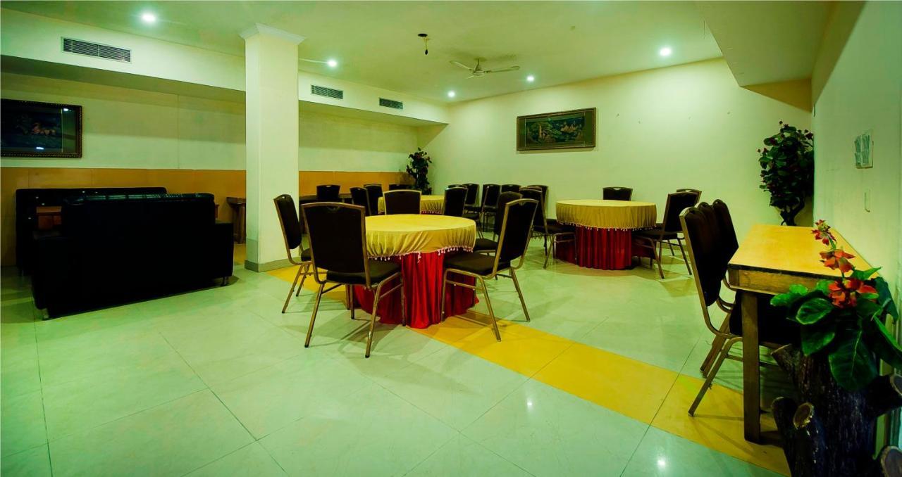 Fairmint Global Hotel New Delhi Exterior photo